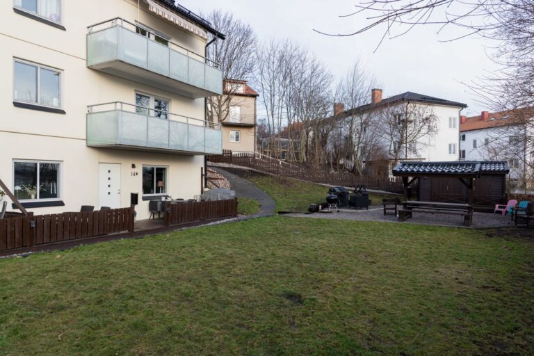 Nybyggd altan till bostadsrättsförening. Tyresö Björndalen